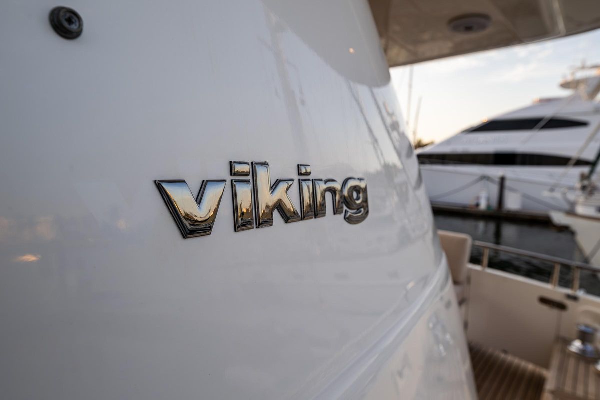 2002 Viking Princess 72 