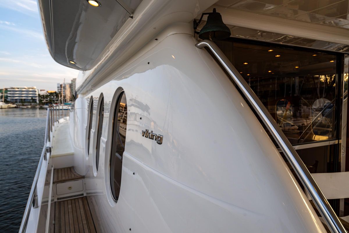 2002 Viking Princess 72 
