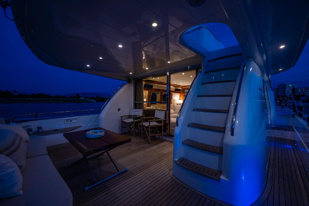 2002 Viking Princess 72 