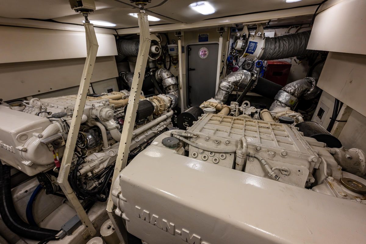 2002 Viking Princess 72 