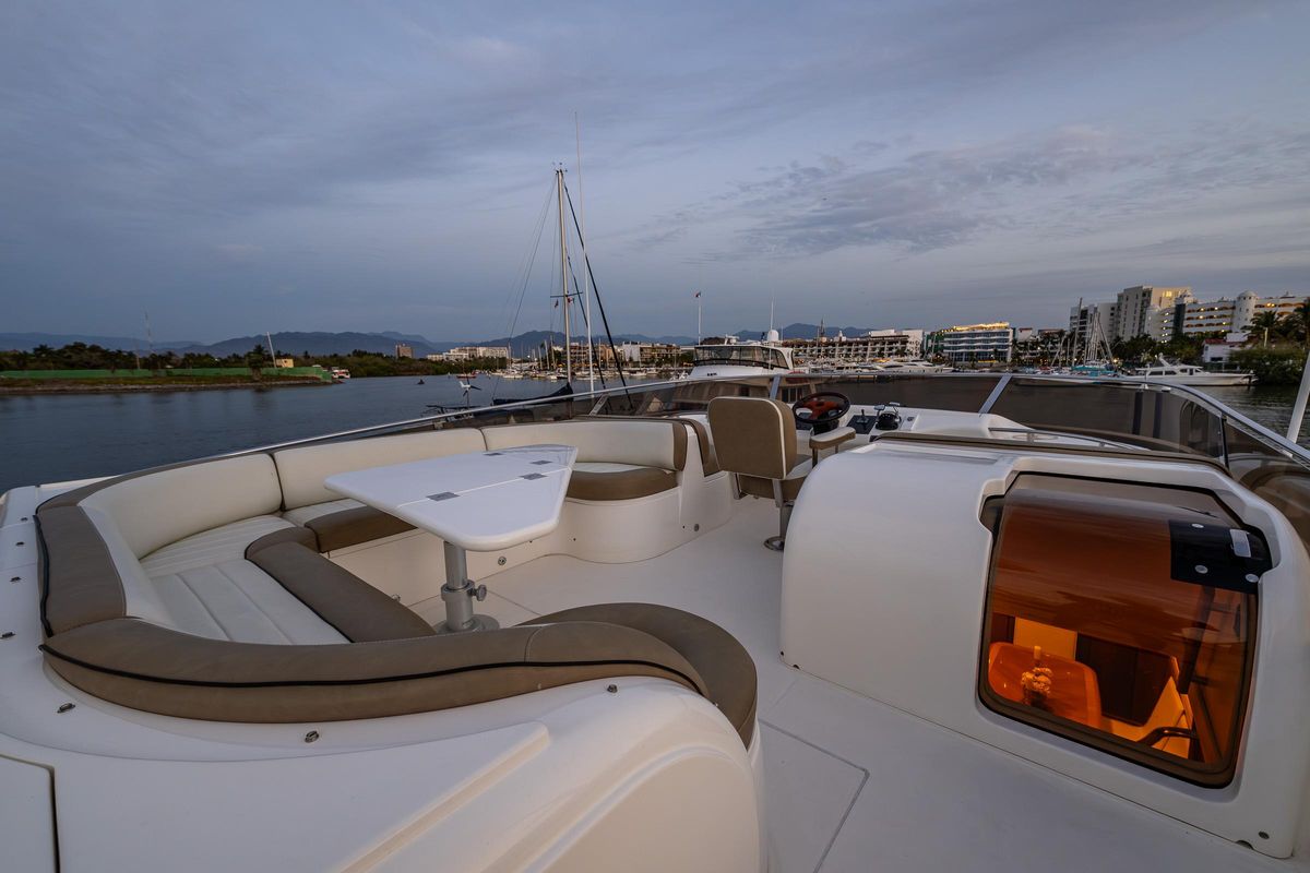 2002 Viking Princess 72 