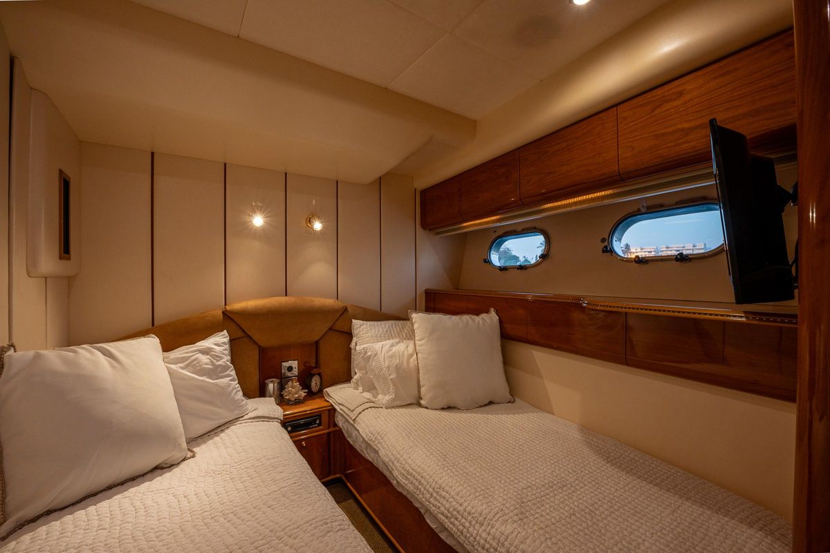2002 Viking Princess 72 