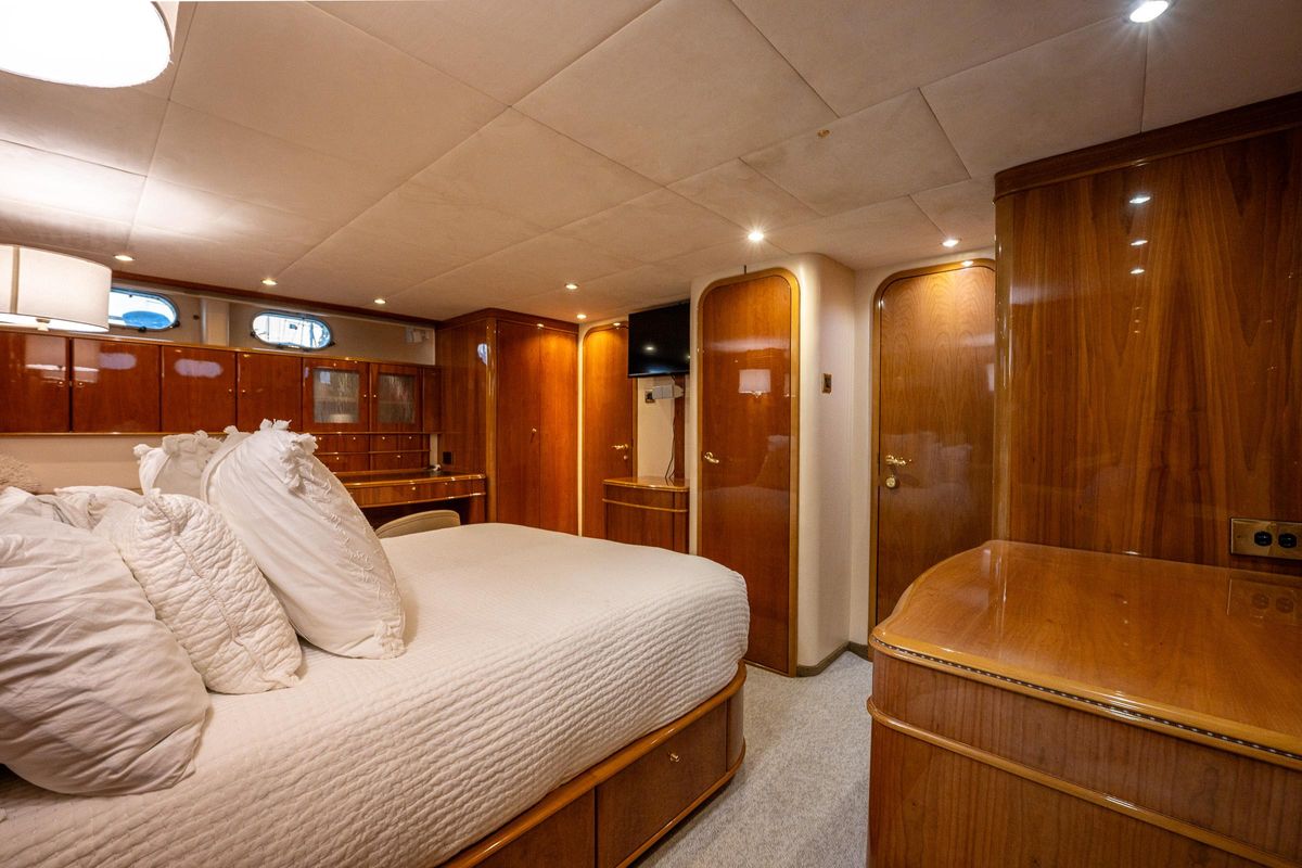 2002 Viking Princess 72 