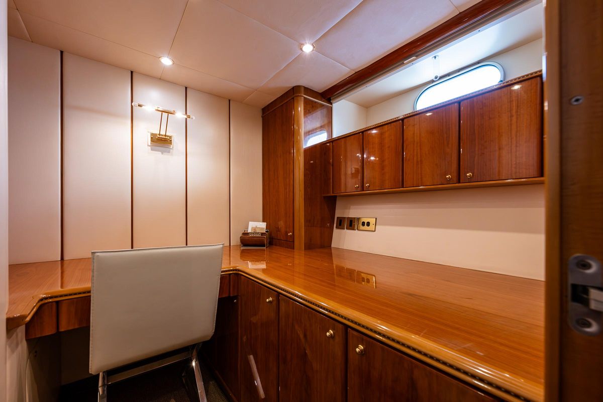 2002 Viking Princess 72 