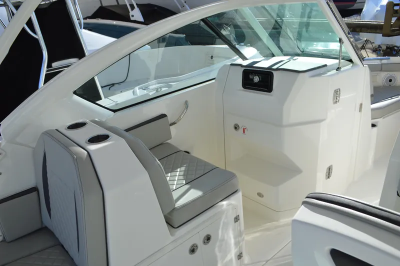  Yacht Photos Pics Pursuit 266 DC - Port Helm