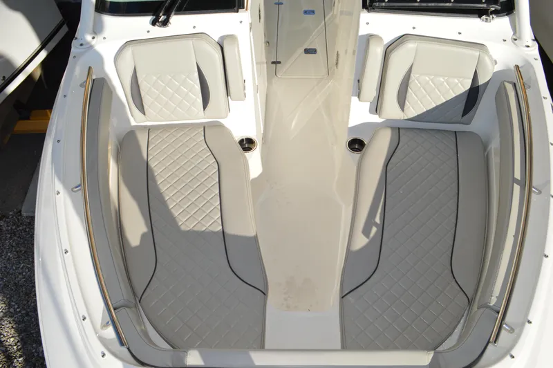  Yacht Photos Pics Pursuit 266 DC - Bow Seating