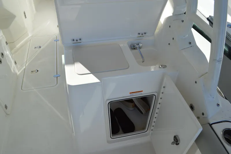  Yacht Photos Pics Pursuit 266 DC - Sink and Storage