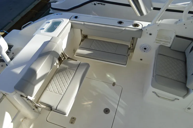  Yacht Photos Pics Pursuit 266 DC - Cockpit Seats Down