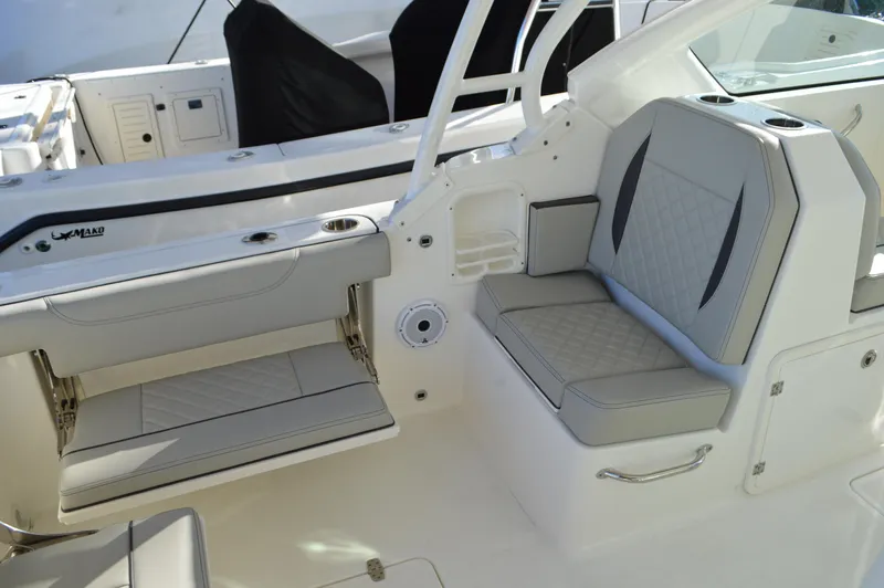  Yacht Photos Pics Pursuit 266 DC - Port Side Seating