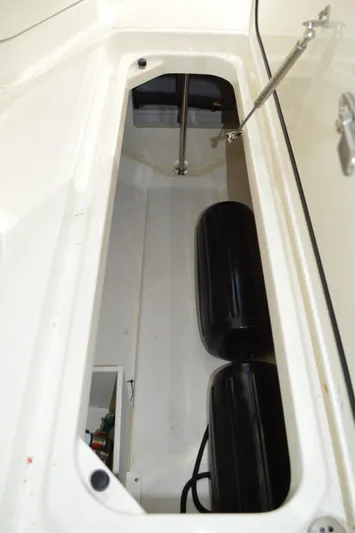  Yacht Photos Pics Pursuit 266 DC - In-floor Storage