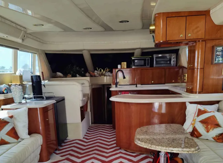 Wade N Winda Yacht Photos Pics Interior of 1999 Sea Ray 560 Sedan Bridge yacht with modern kitchen and seating area.
