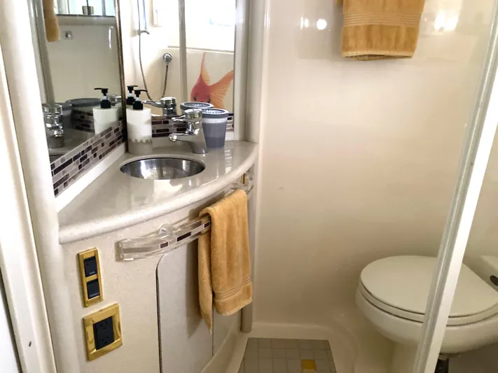 Wade N Winda Yacht Photos Pics Bathroom interior of 1999 Sea Ray 560 Sedan Bridge yacht, featuring sink and toilet.