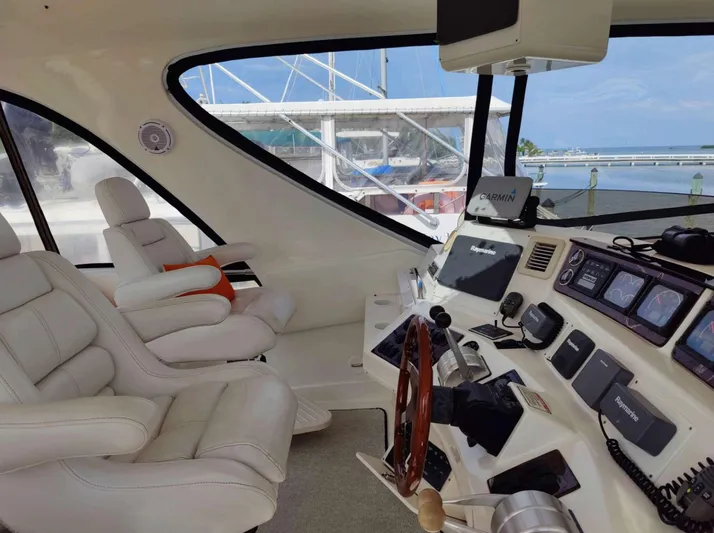 Wade N Winda Yacht Photos Pics Interior of 1999 Sea Ray 560 Sedan Bridge yacht with helm and seating.