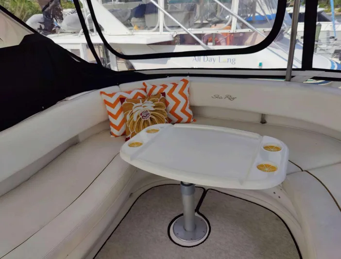 Wade N Winda Yacht Photos Pics 1999 Sea Ray 560 Sedan Bridge interior with cozy seating and decorative pillows.