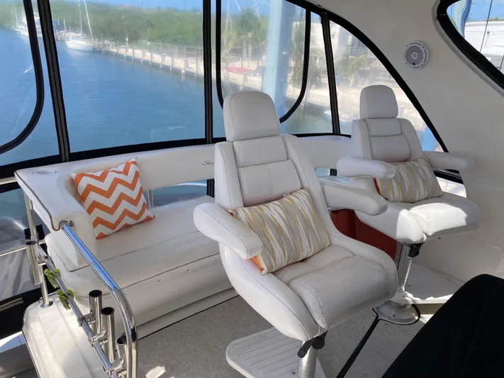 Wade N Winda Yacht Photos Pics Luxurious interior of 1999 Sea Ray 560 Sedan Bridge with plush seating and scenic view.