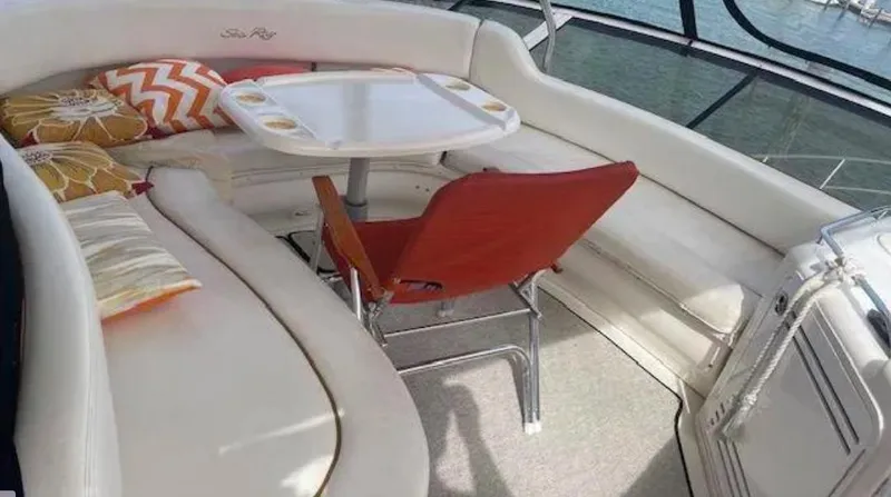 Wade N Winda Yacht Photos Pics 1999 Sea Ray 560 Sedan Bridge interior with cushioned seating and table.