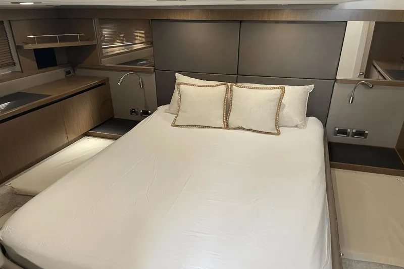 Miss Behave Yacht Photos Pics 