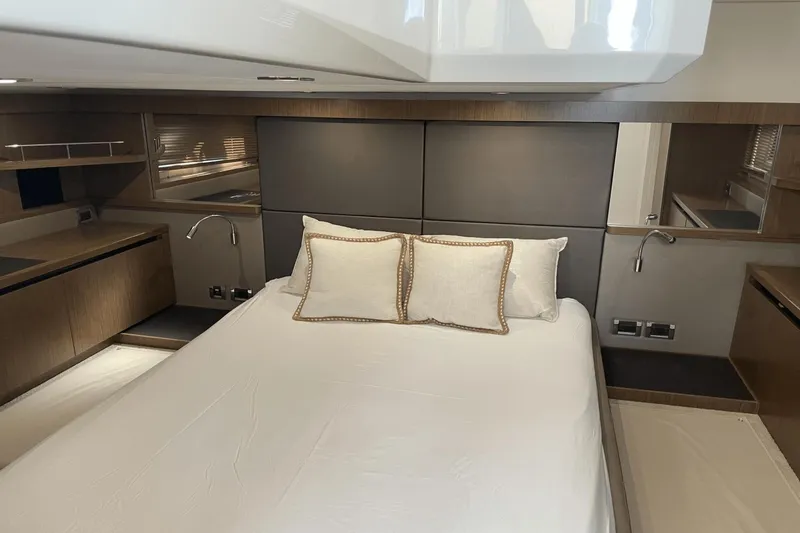 Miss Behave Yacht Photos Pics 