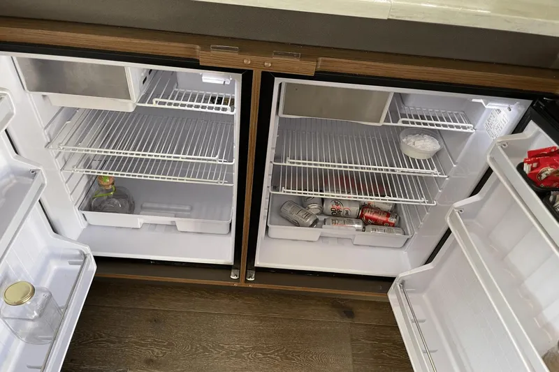 Miss Behave Yacht Photos Pics 