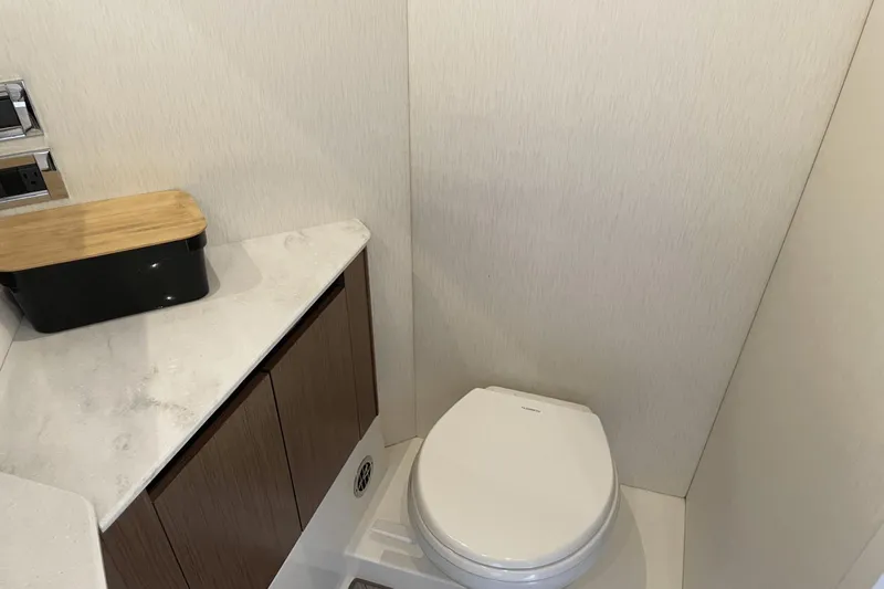 Miss Behave Yacht Photos Pics 