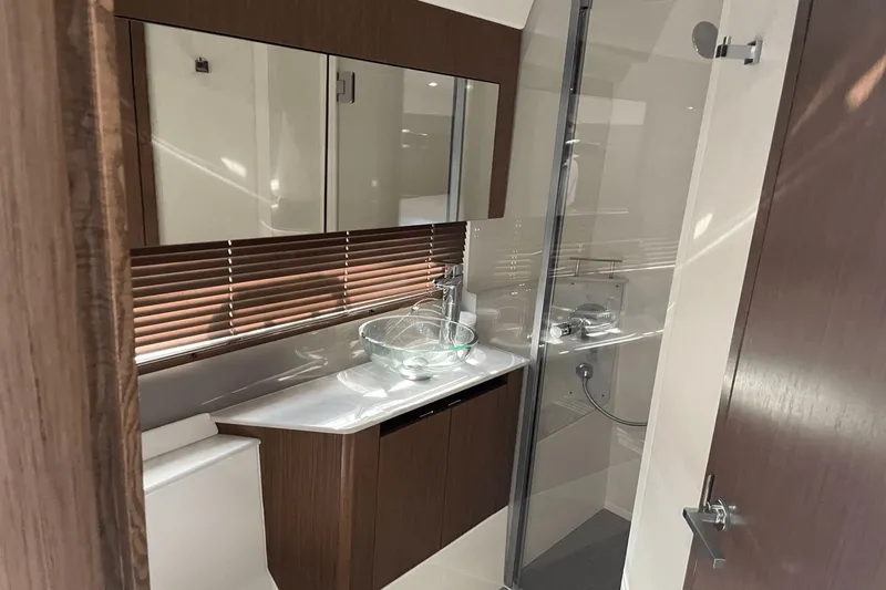 Miss Behave Yacht Photos Pics 