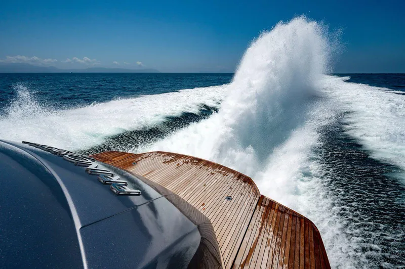  Yacht Photos Pics 2019 Pershing 82 yacht cruising, leaving a dynamic wake in the ocean.