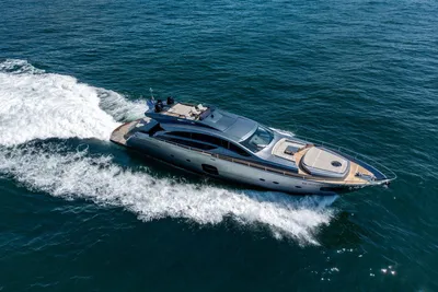 Pershing 82