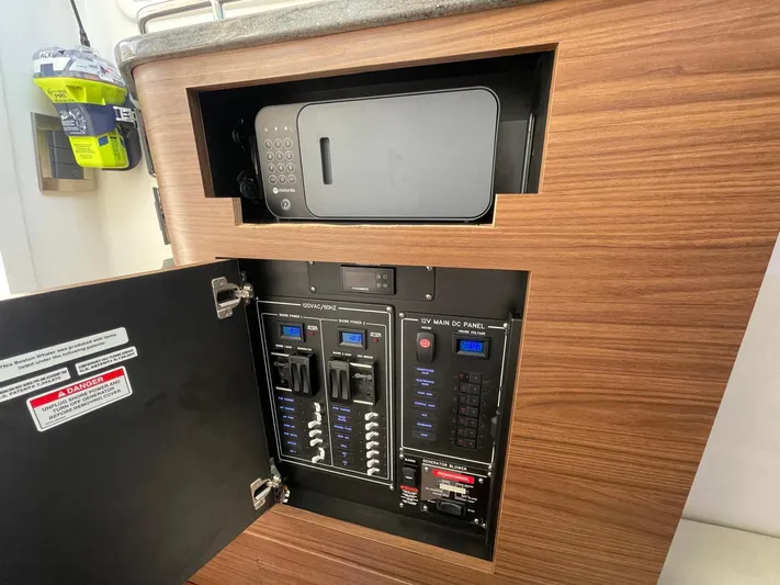 Merc 400's Yacht Photos Pics 