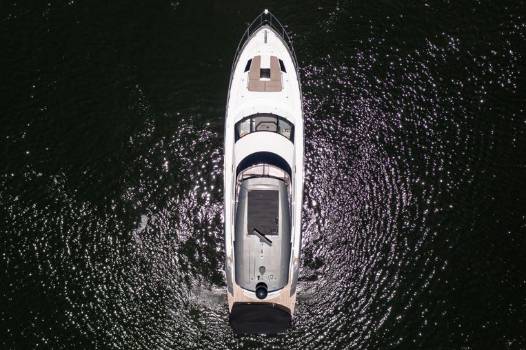 2013-63-marquis-630-sport-yacht