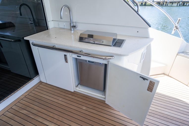 2013-63-marquis-630-sport-yacht