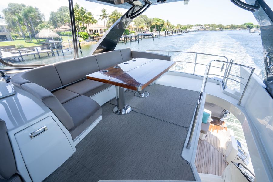 2013 Marquis 630 Sport Yacht