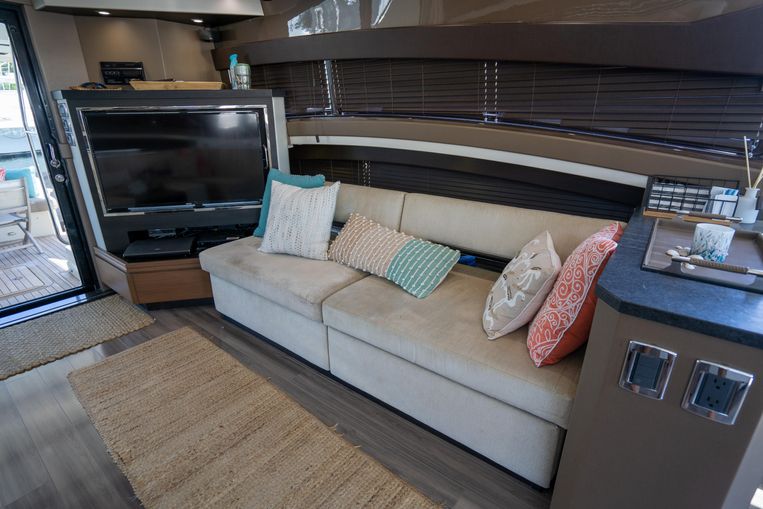 2013-63-marquis-630-sport-yacht