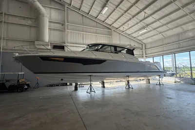 Tiara Yachts 43LE
