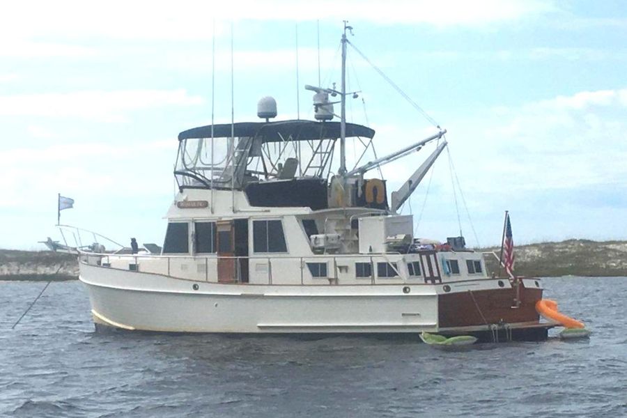 1995 Grand Banks Classic, stabilized with thruster