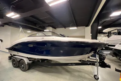Sea Ray SPX 210
