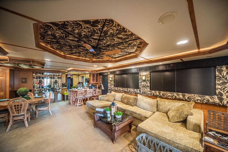 2003 Horizon 90 Houseboat