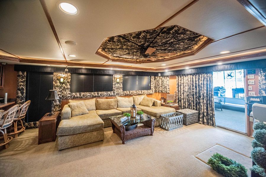 2003 Horizon 90 Houseboat