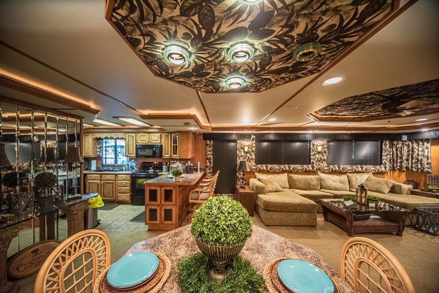 2003 Horizon 90 Houseboat