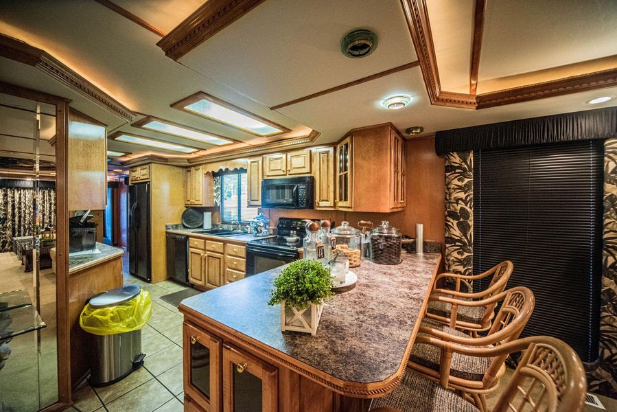 2003 Horizon 90 Houseboat