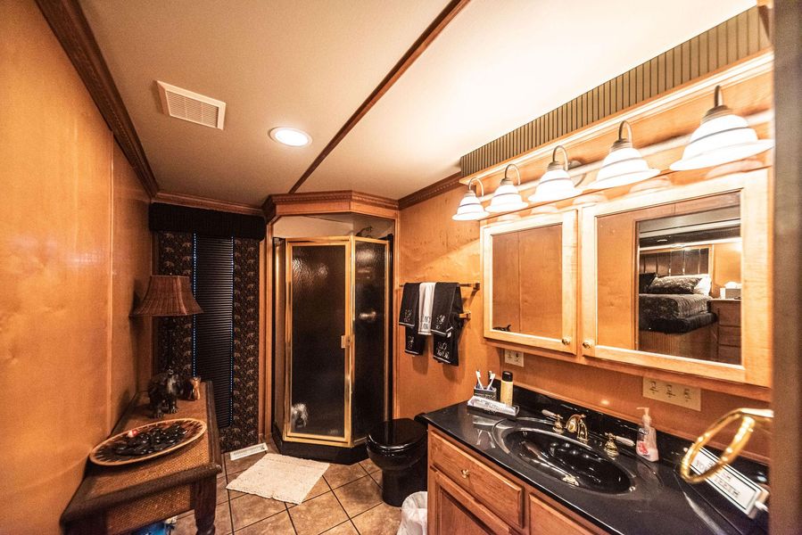 2003 Horizon 90 Houseboat