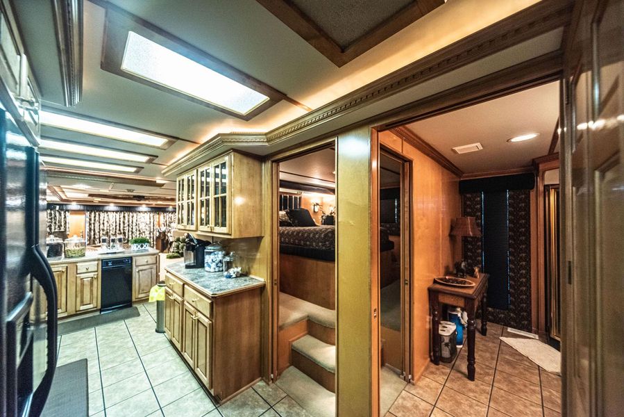2003 Horizon 90 Houseboat
