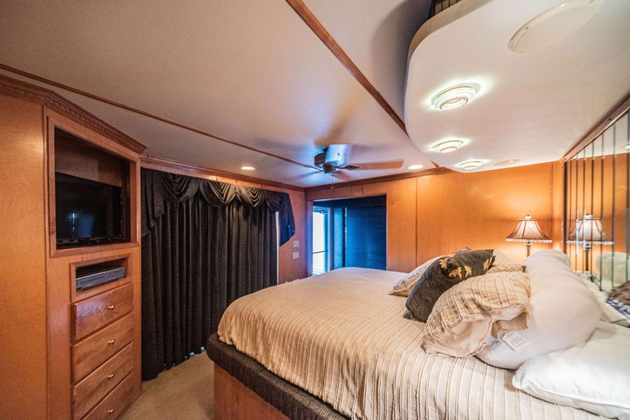 2003 Horizon 90 Houseboat
