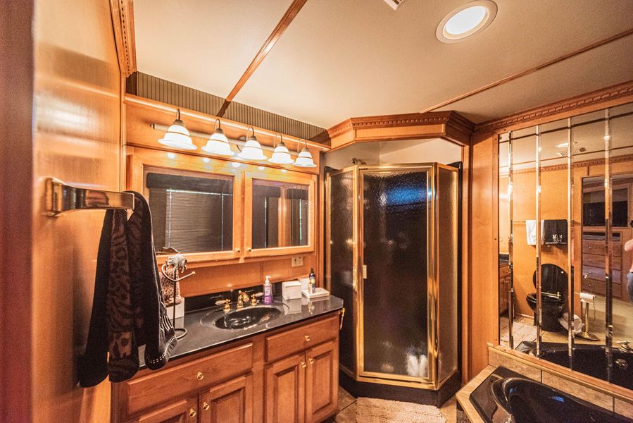 2003 Horizon 90 Houseboat