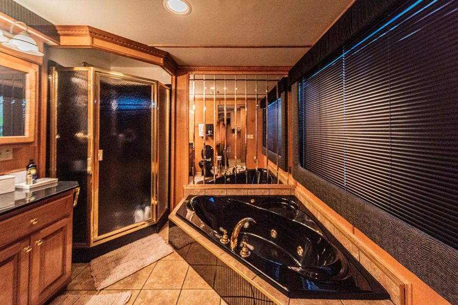 2003 Horizon 90 Houseboat