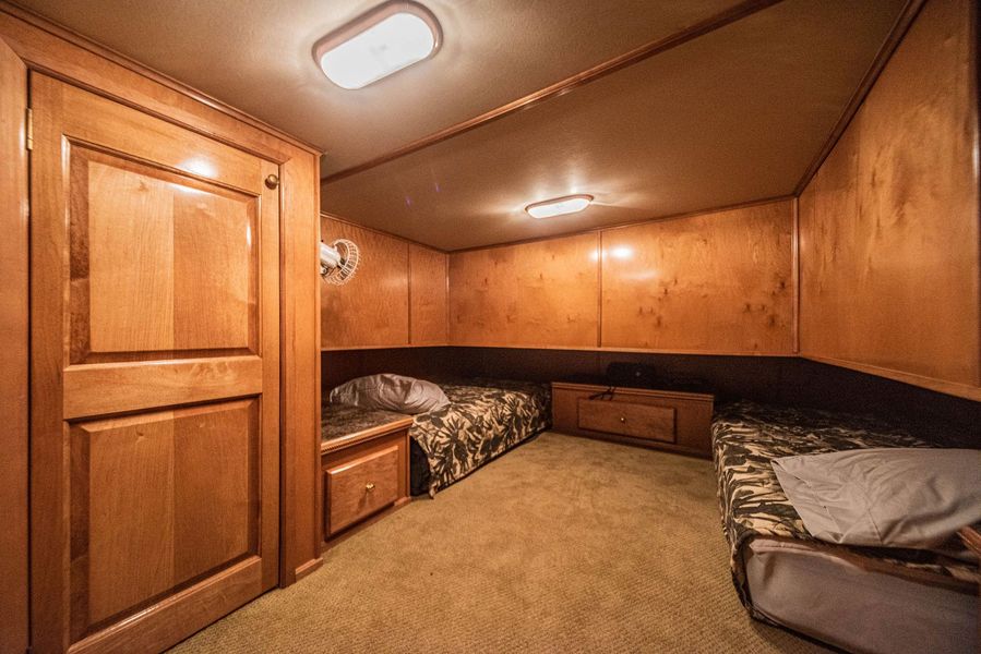 2003 Horizon 90 Houseboat