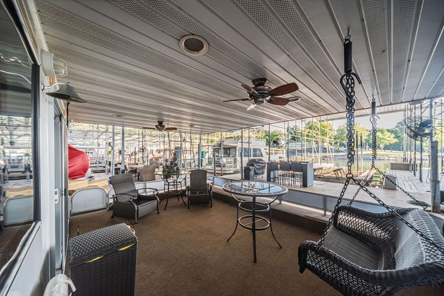 2003 Horizon 90 Houseboat