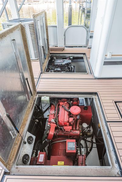 2003 Horizon 90 Houseboat
