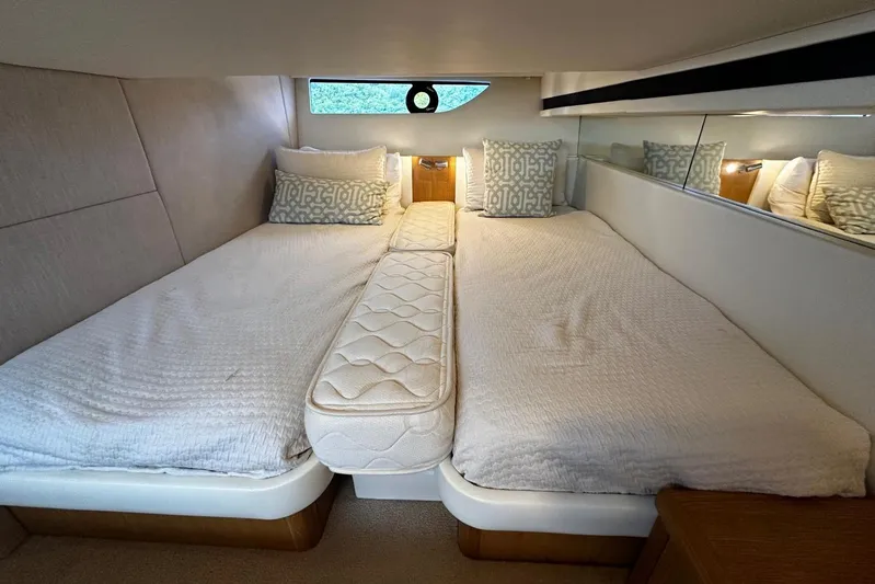  Yacht Photos Pics 2020 Riviera 395 SUV cabin with twin beds and decorative pillows.