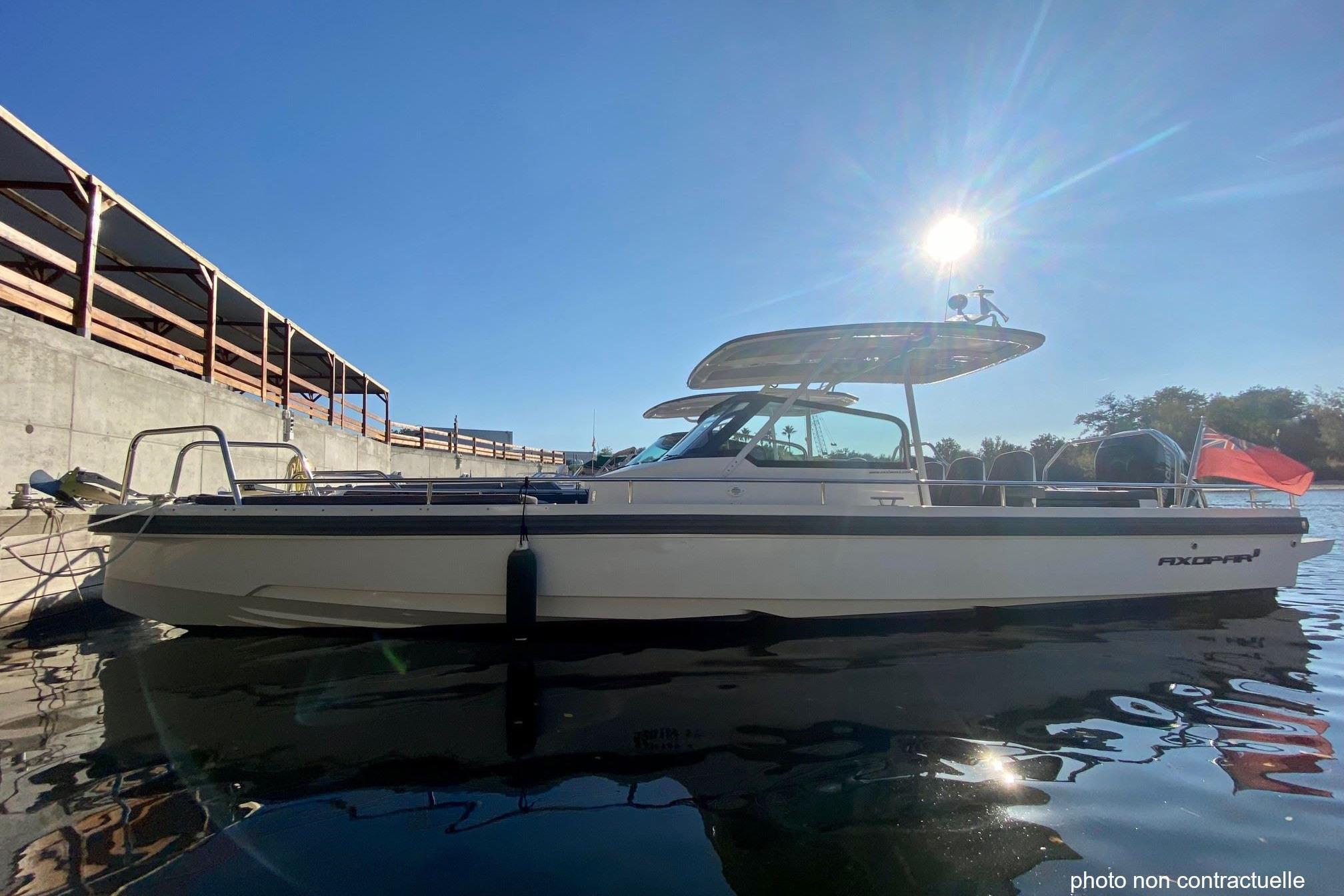 2021 Axopar 28 T-Top