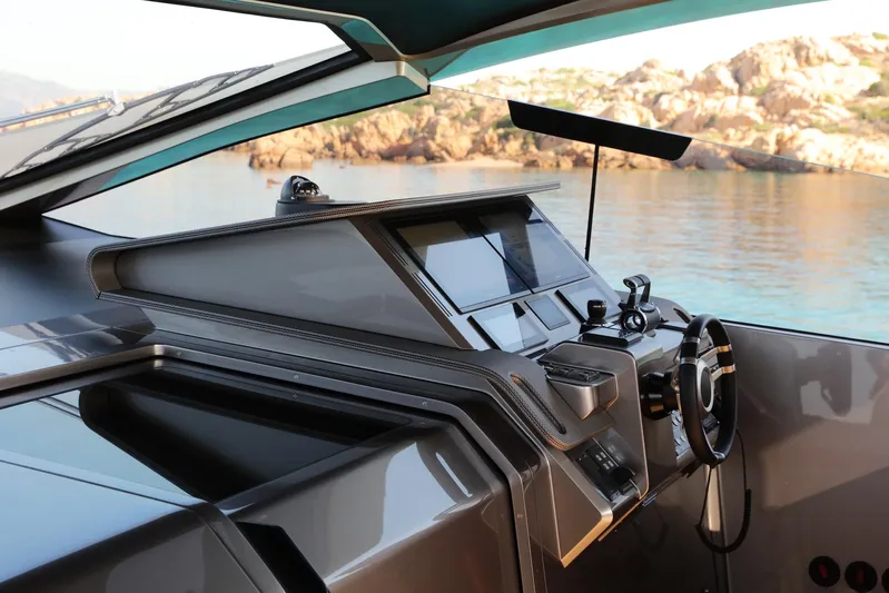 Maori 64 Yacht Photos Pics Maori 64 yacht helm, modern design, 2026 model.